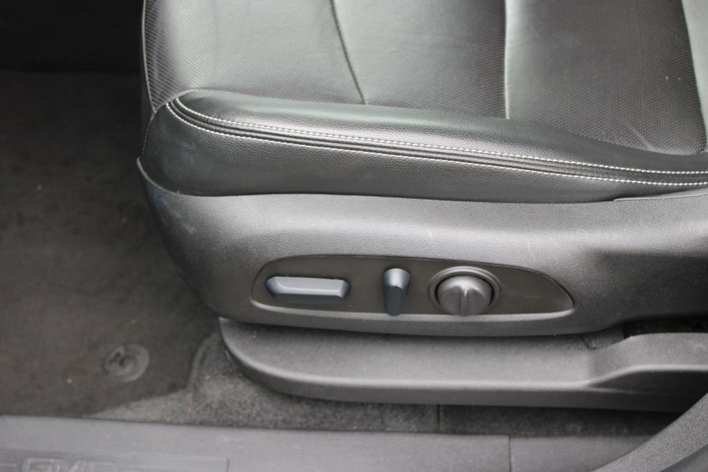 Used 2024 GMC Terrain SLT image 14