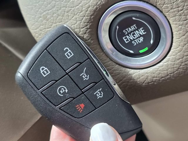 Used 2023 GMC Yukon Denali RWD image 25