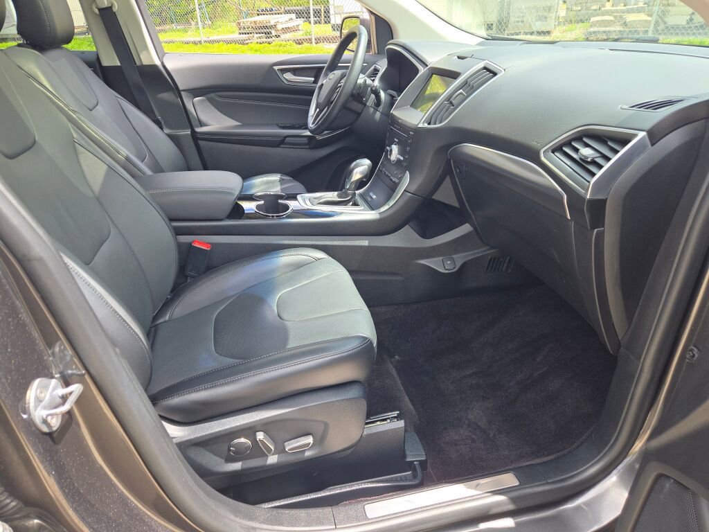Used 2017 Ford Edge Titanium w/ Equipment Group 301A AWD/4WD image 7