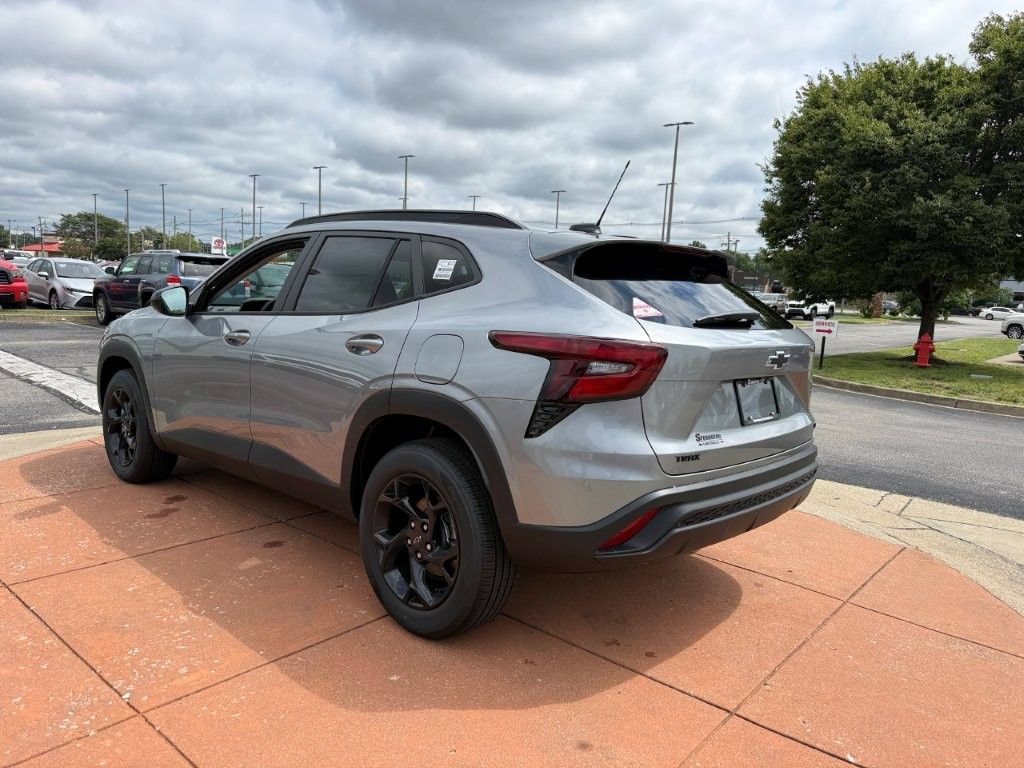New 2026 Chevrolet Trax LT w/ Midnight Edition FWD image 4