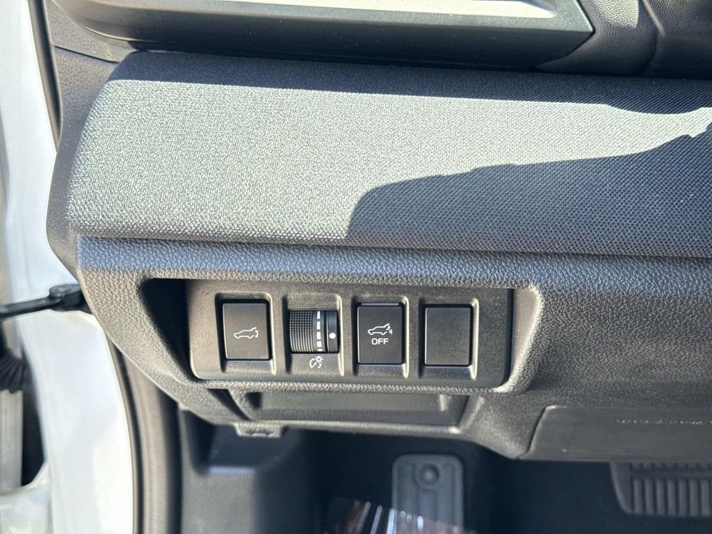 Used 2024 Subaru Outback Premium AWD/4WD image 31