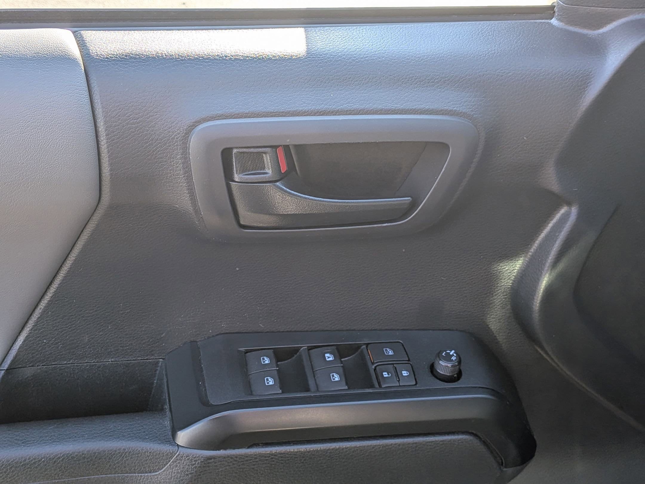 Used 2022 Toyota Tacoma SR image 11