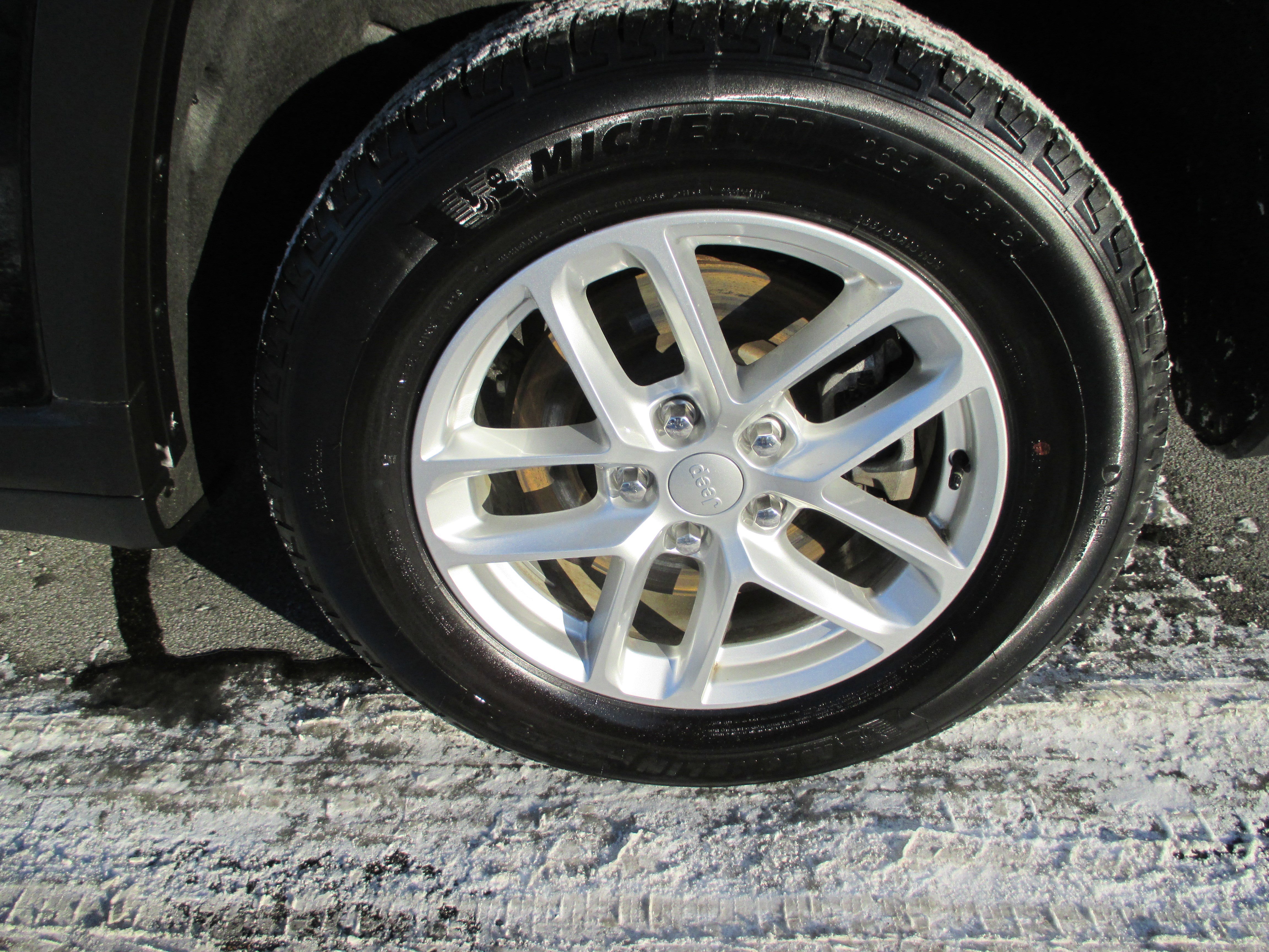 Used 2025 Jeep Grand Cherokee L Laredo w/ Luxury Tech Group I image 9