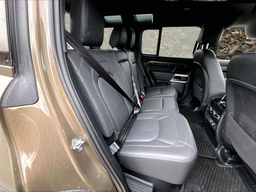 Used 2024 Land Rover Defender 110 SE image 24