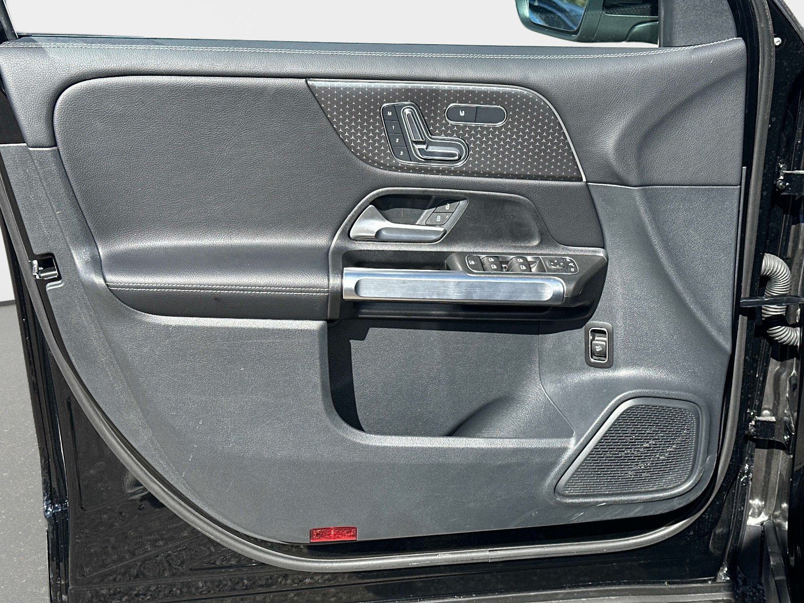 Used 2025 Mercedes-Benz GLB 250 image 17