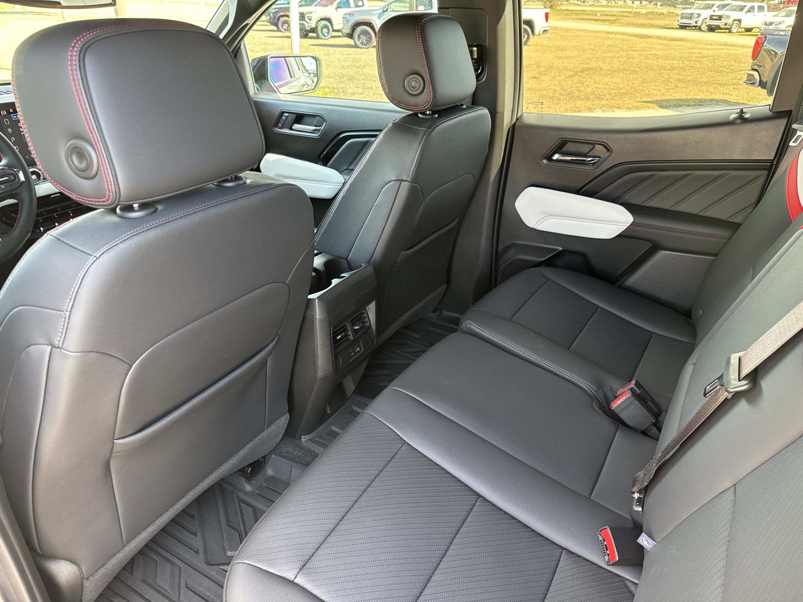 Certified 2024 GMC Canyon AT4X w/ AT4X AEV Edition AWD/4WD image 18
