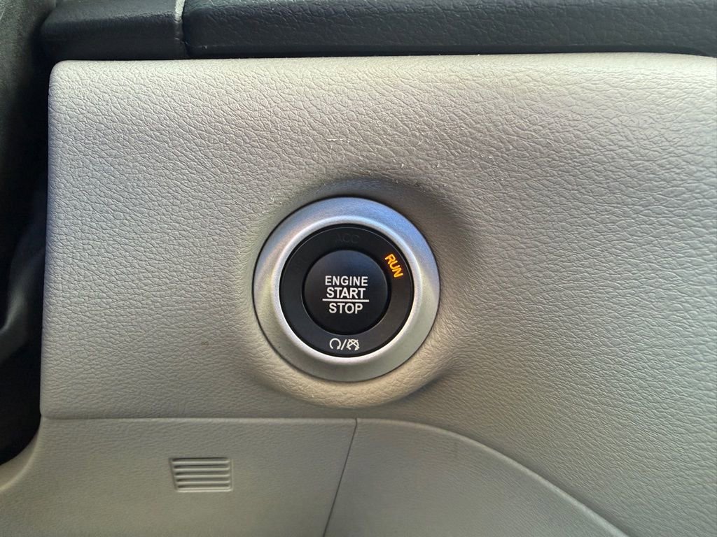 Used 2023 Chrysler Pacifica Touring-L image 28