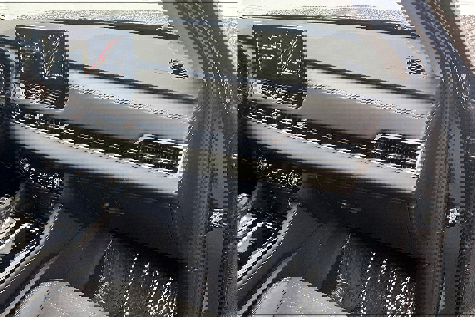 Used 2025 Mitsubishi Outlander SE image 21