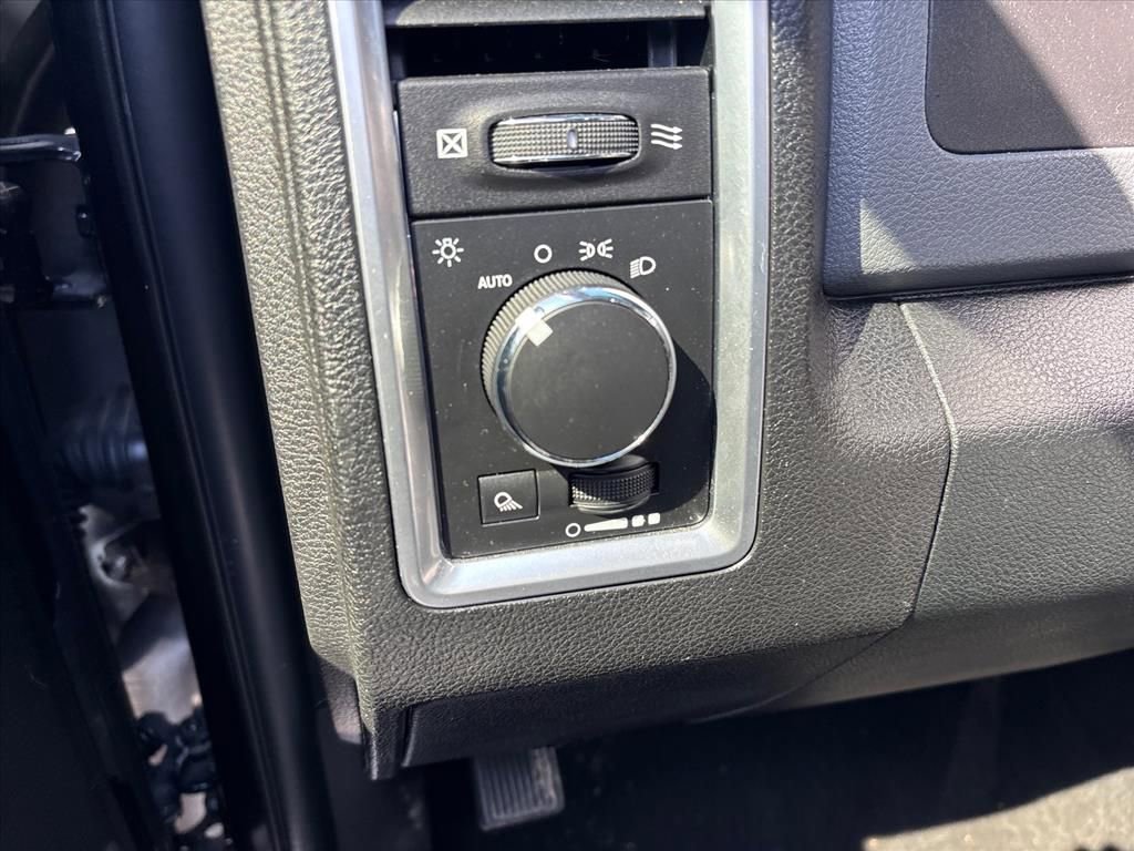 Used 2017 RAM 1500 Classic SLT image 19