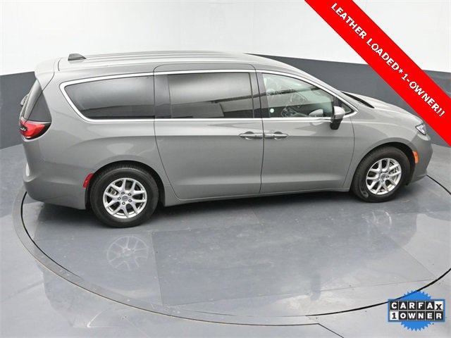 Used 2023 Chrysler Pacifica Touring-L image 34