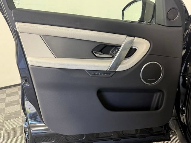 New 2026 Land Rover Discovery Sport Landmark AWD/4WD image 24