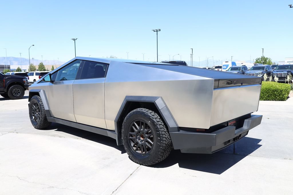 Used 2025 Tesla Cybertruck AWD Crew Cab image 4