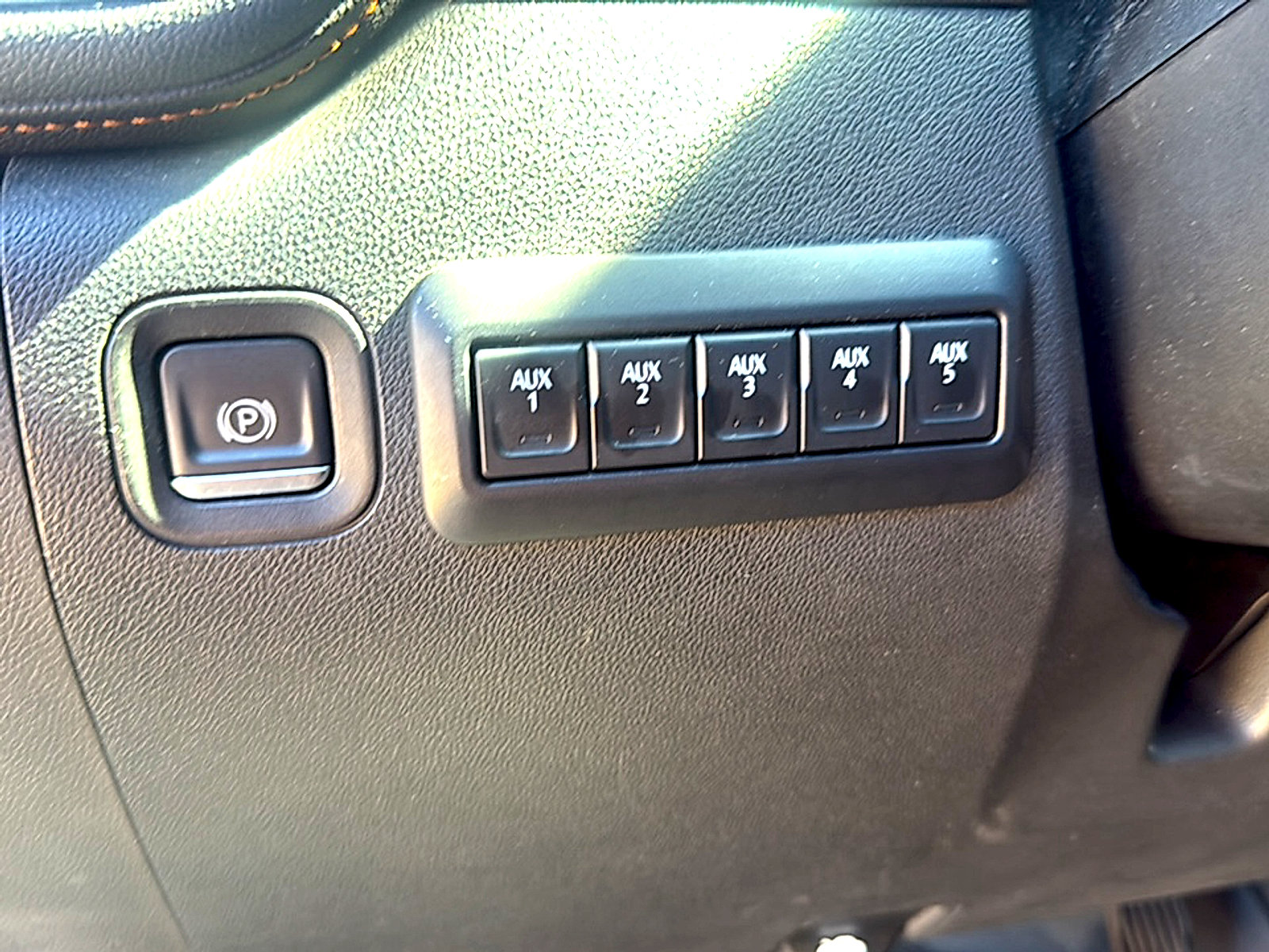 Used 2021 GMC Sierra 2500 AT4 w/ AT4 Premium Plus Package AWD/4WD image 7