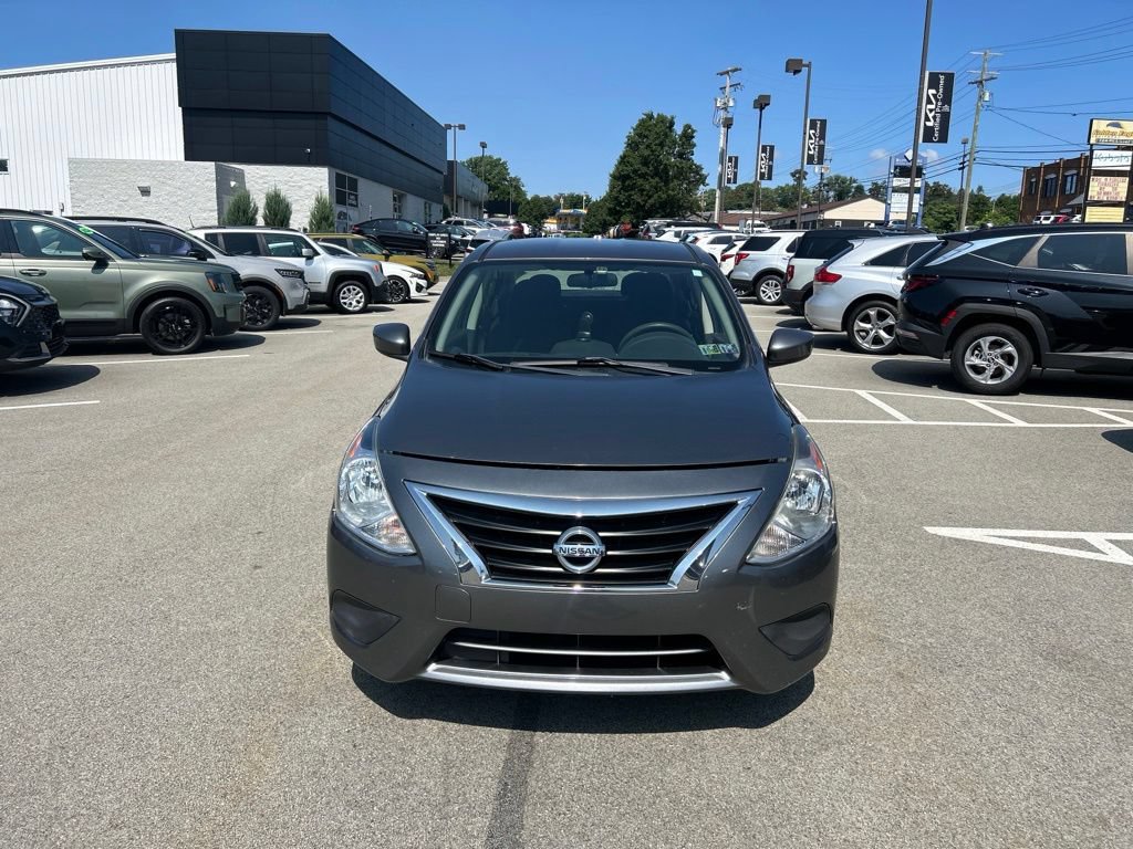 Used 2018 Nissan Versa SV FWD image 2