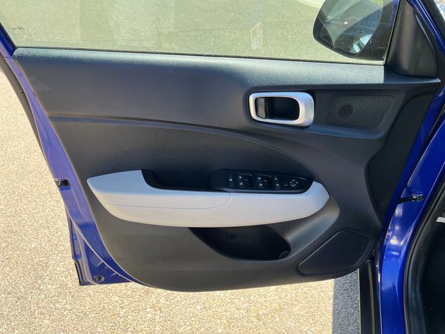 Used 2022 Hyundai Venue SEL image 12