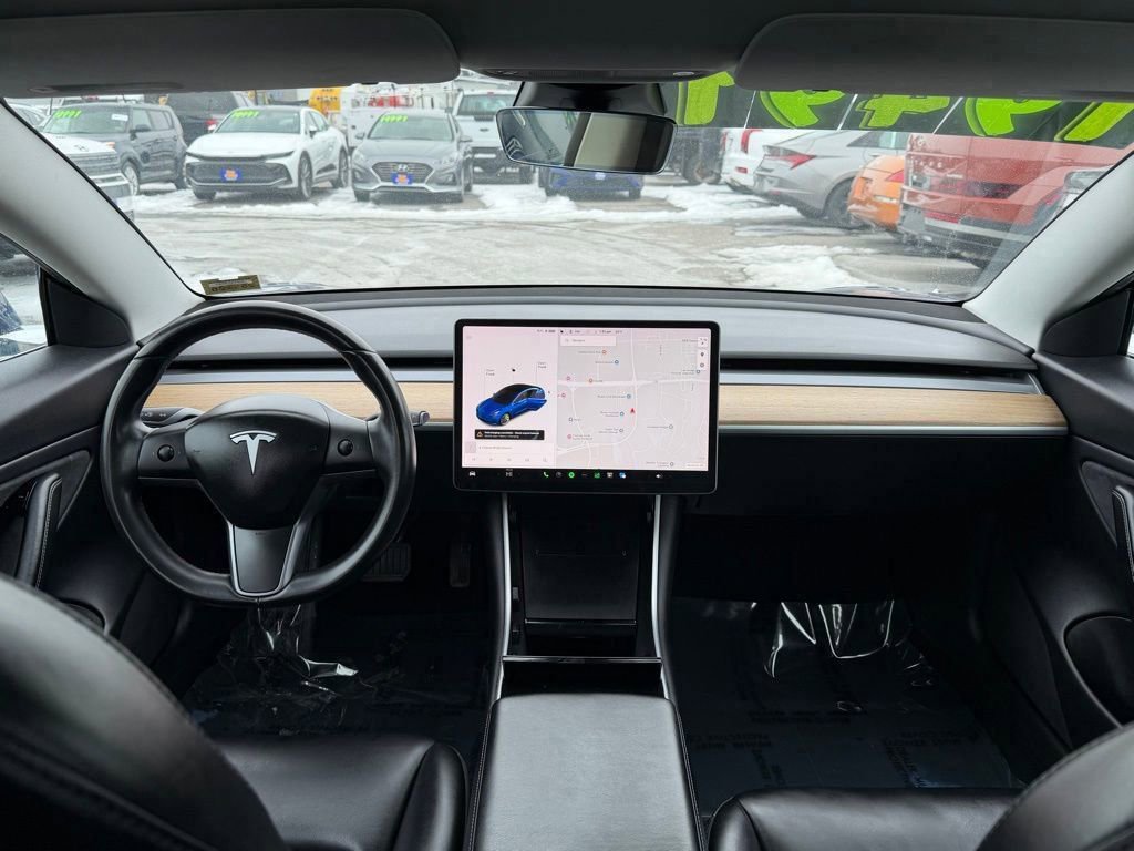 Used 2019 Tesla Model 3 Standard Range Plus image 4