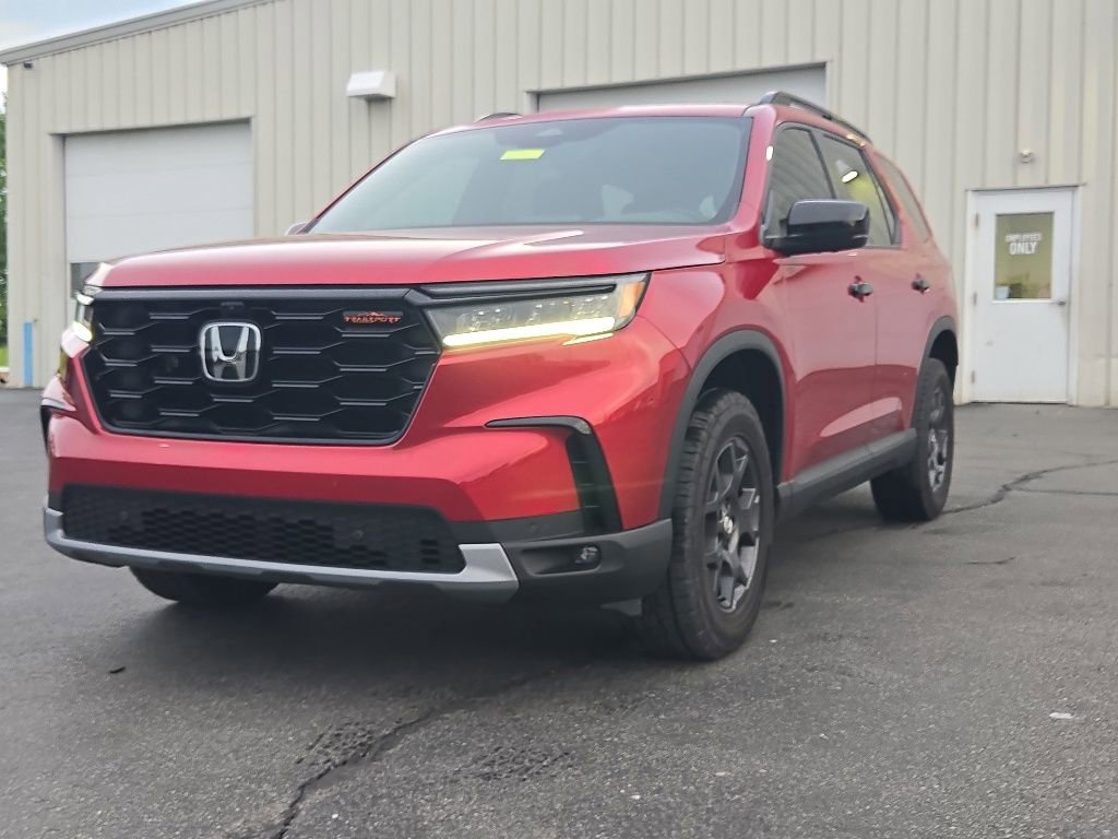 Certified 2024 Honda Pilot TrailSport image 3