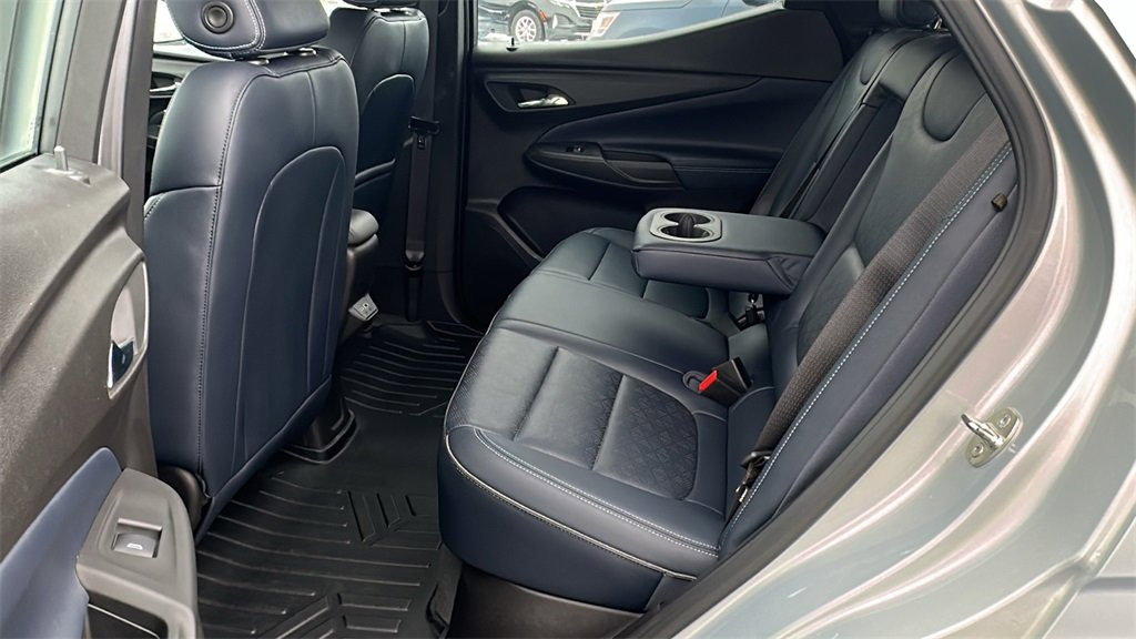 Used 2022 Chevrolet Bolt EUV LT w/ Convenience Package image 26