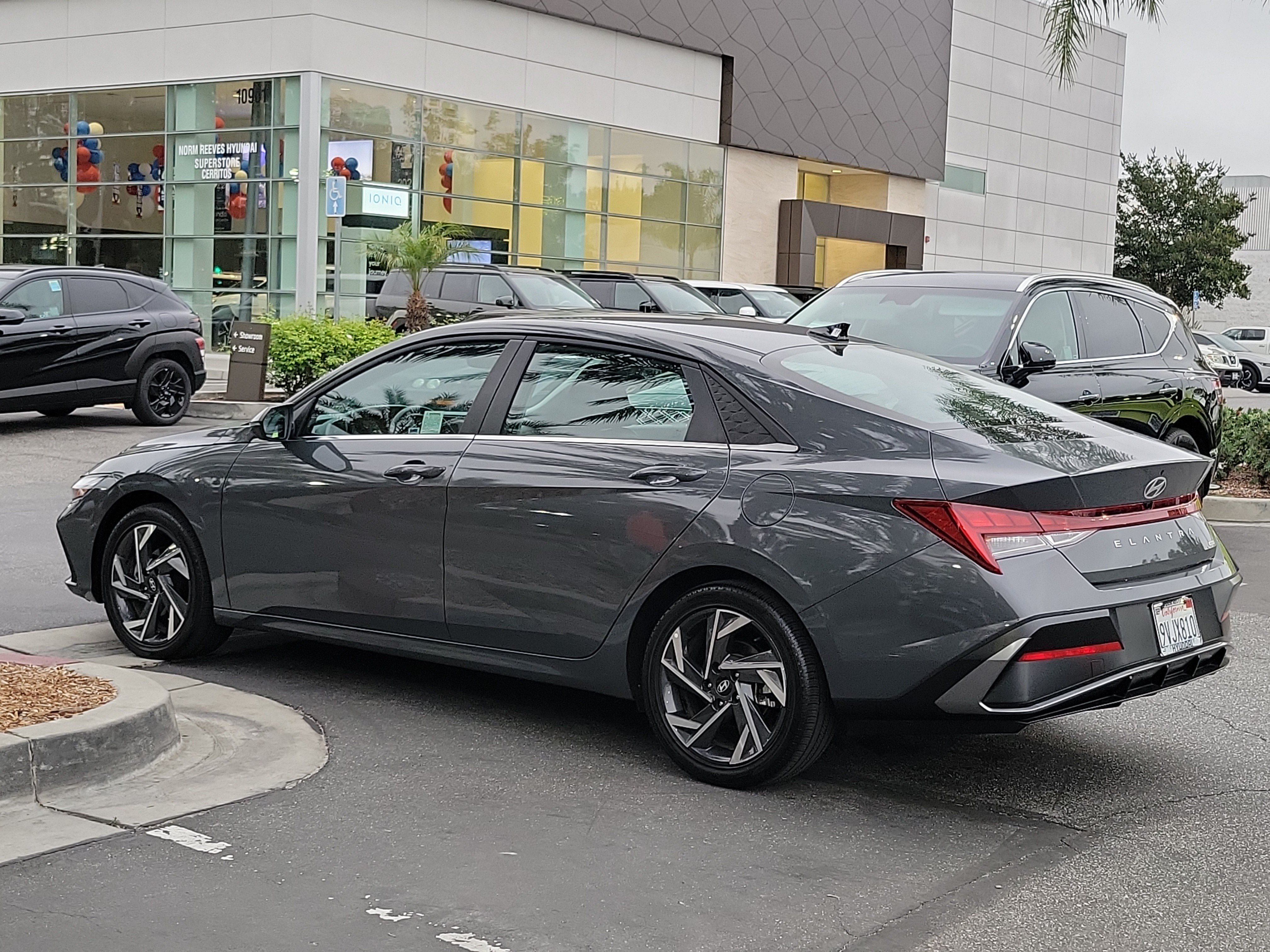 Certified 2025 Hyundai Elantra Limited FWD image 28