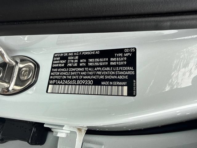 Used 2025 Porsche Macan AWD/4WD image 29