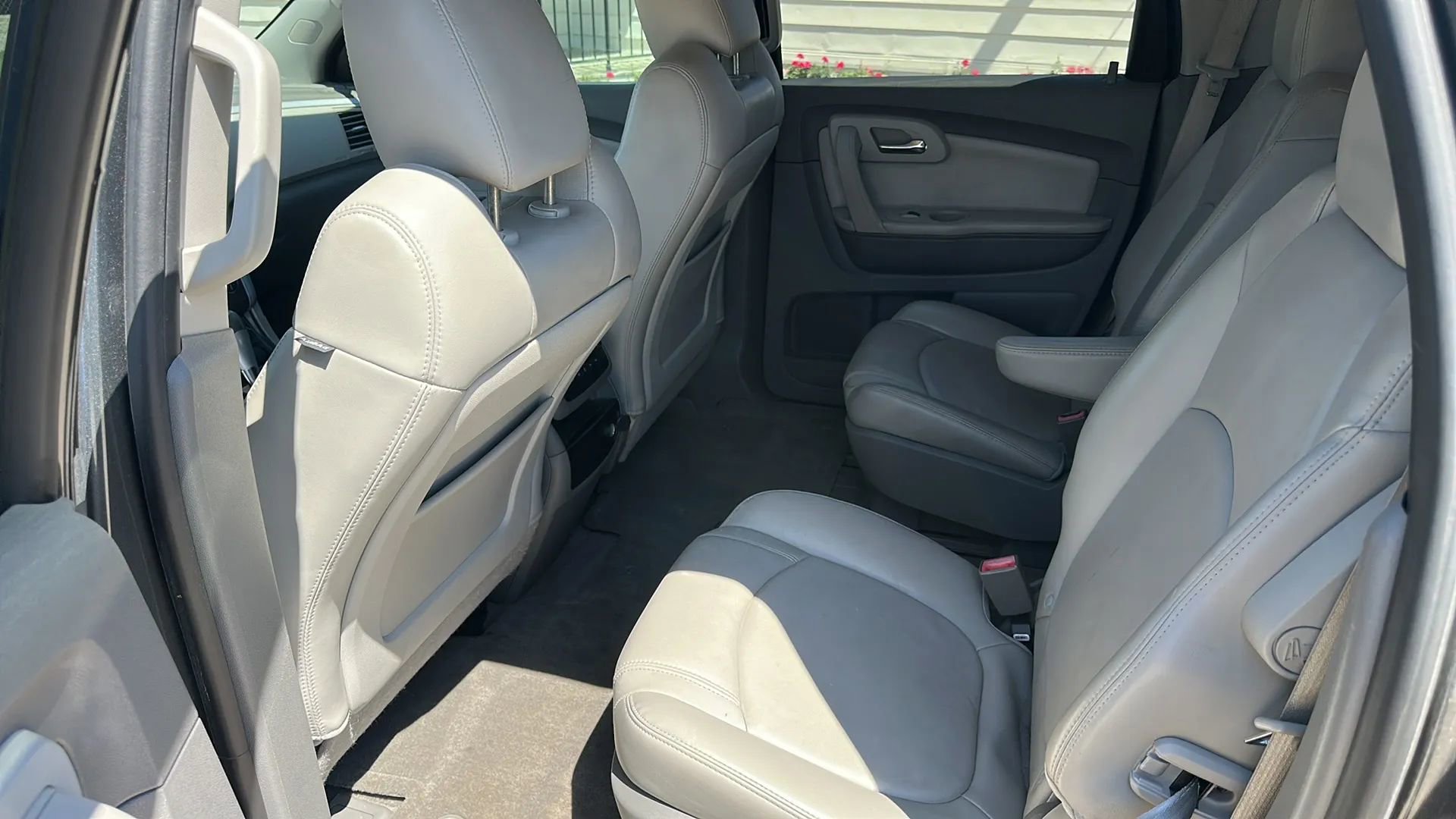 Used 2012 Chevrolet Traverse LT FWD image 14