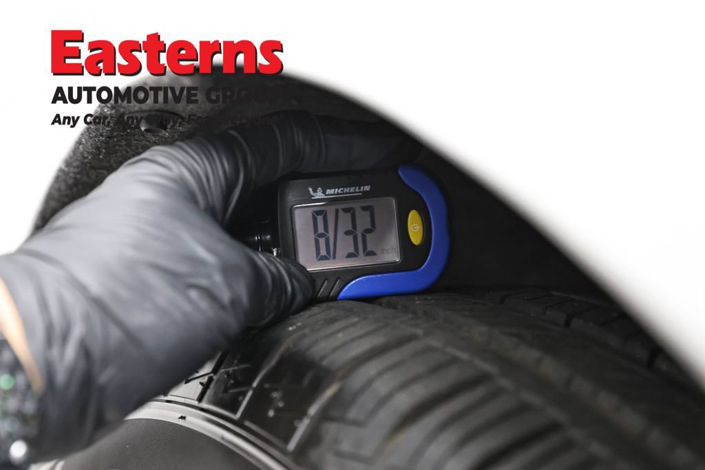 Used 2023 Chrysler Pacifica Touring-L FWD image 30