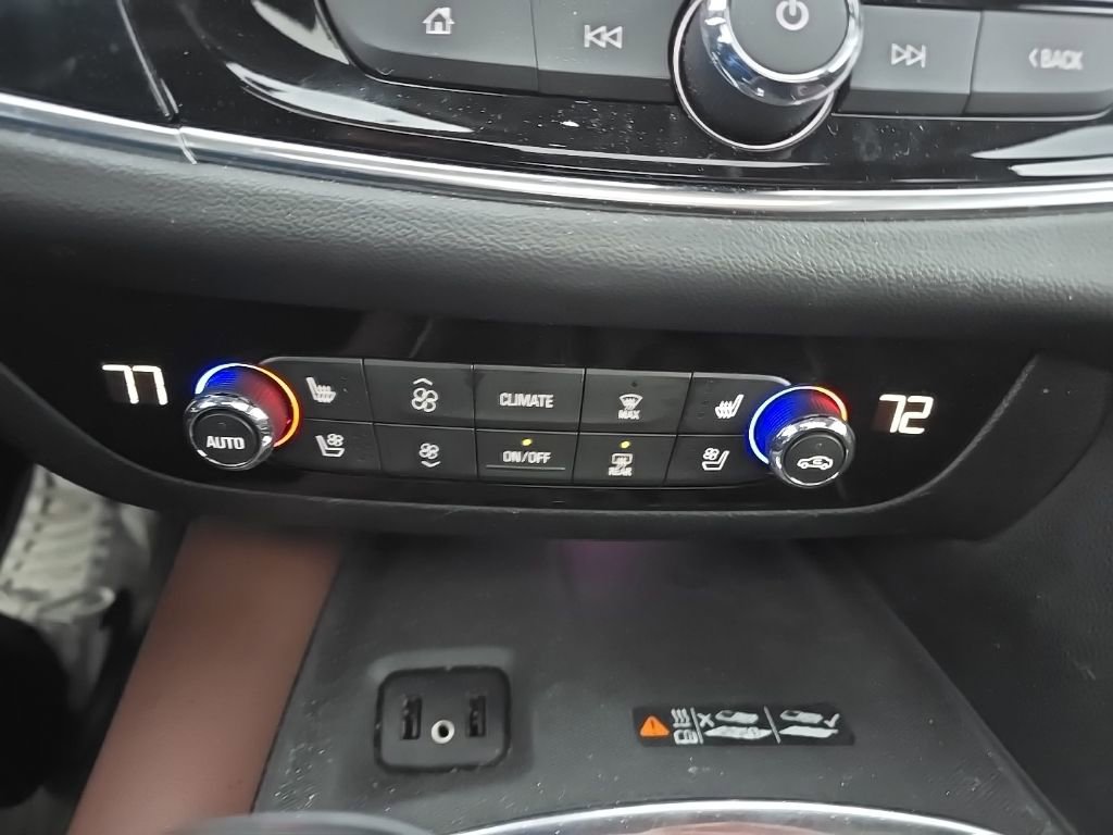 Used 2018 Buick Enclave Avenir w/ Avenir Technology Package AWD/4WD image 17