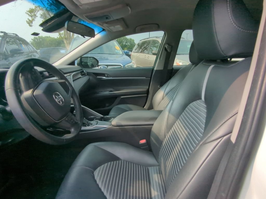 Used 2018 Toyota Camry SE w/ Accessory Appearance Package FWD image 6
