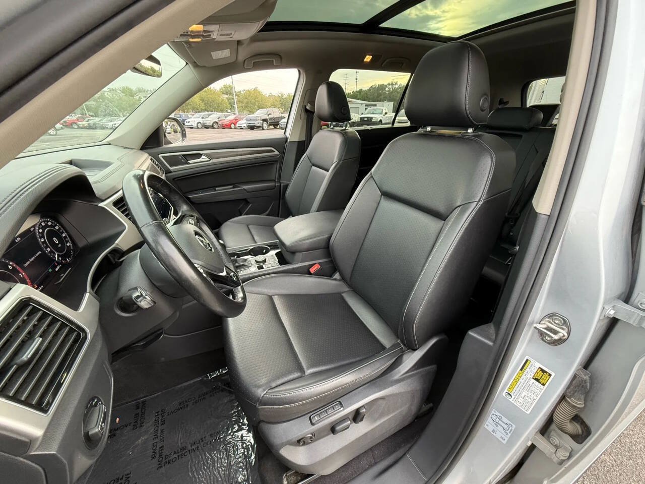 Used 2019 Volkswagen Atlas SEL AWD/4WD image 16
