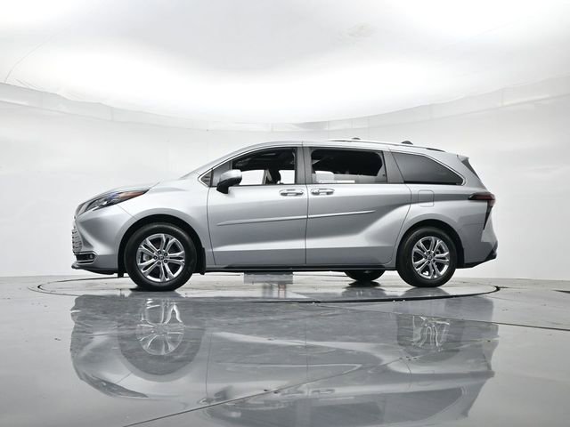 Used 2024 Toyota Sienna Platinum image 38