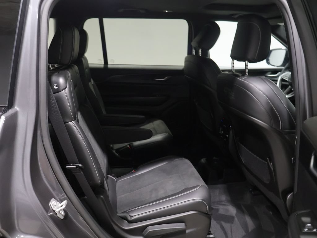 Used 2025 Jeep Grand Cherokee L Altitude AWD/4WD image 19