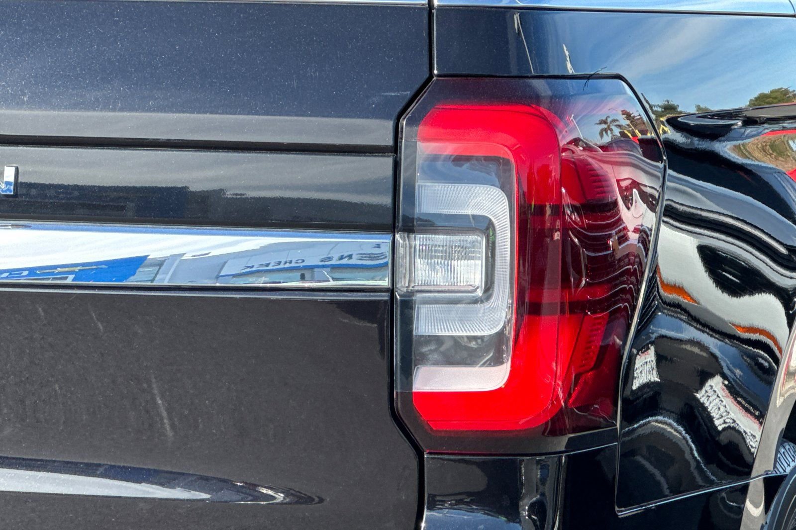 Used 2024 Ford Expedition Limited image 47