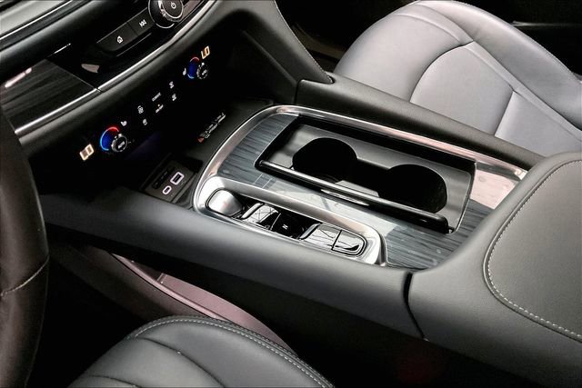 Used 2022 Buick Enclave Essence w/ Sport Touring Edition FWD image 13