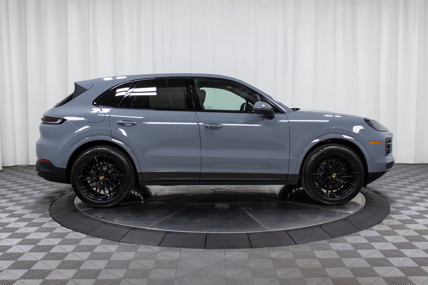 New 2025 Porsche Cayenne image 8