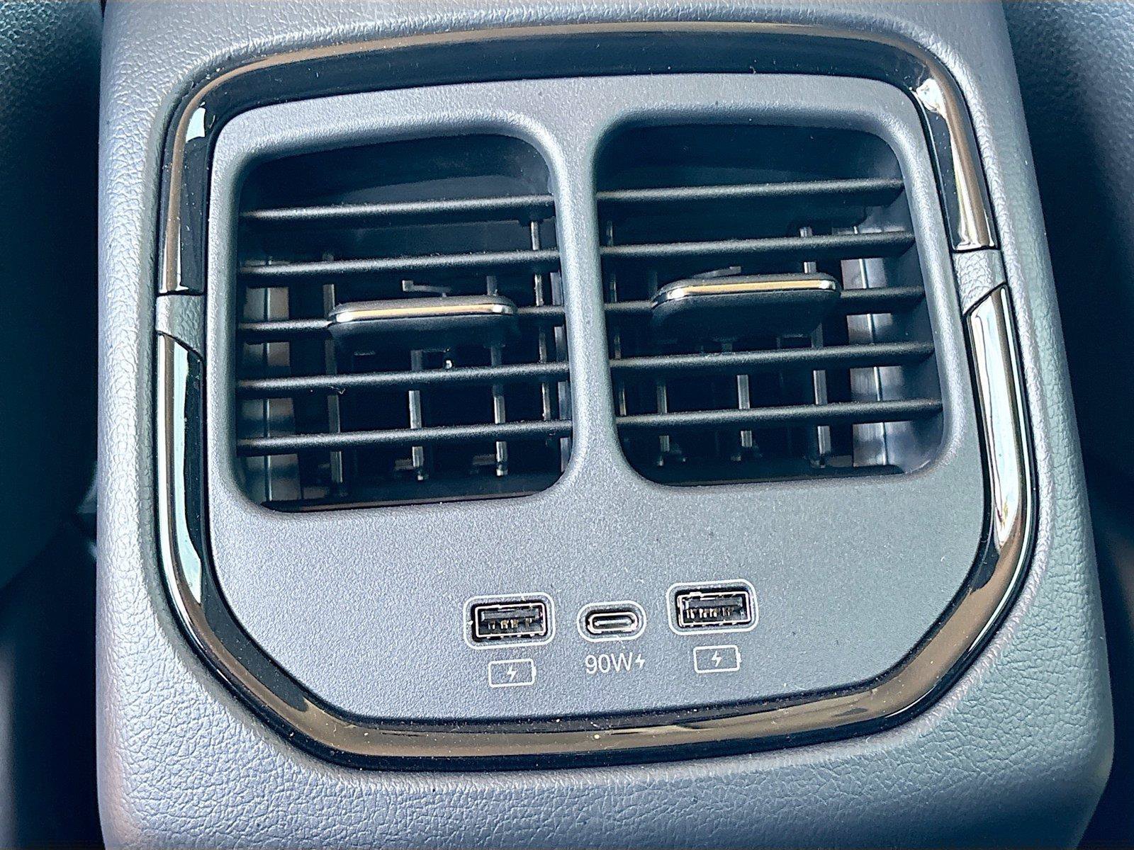 New 2025 VinFast VF 8 Eco AWD/4WD image 24