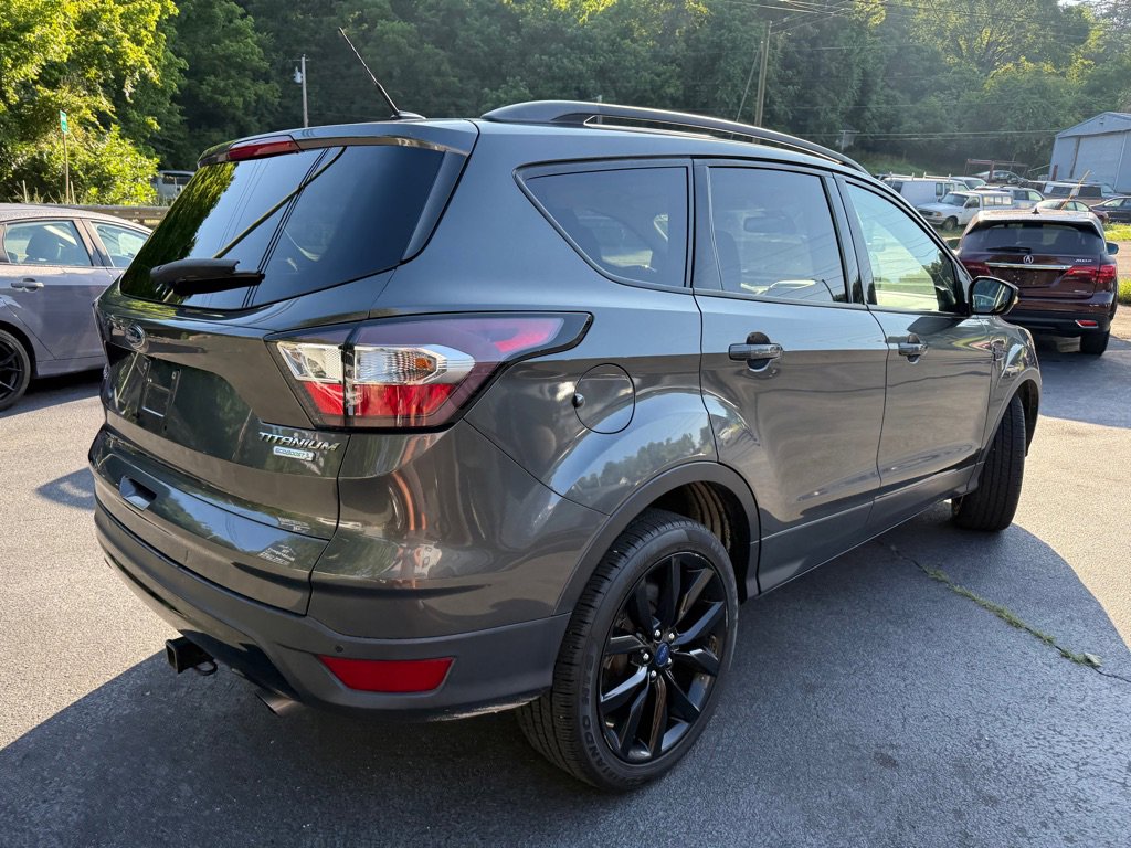 Used 2017 Ford Escape Titanium image 3
