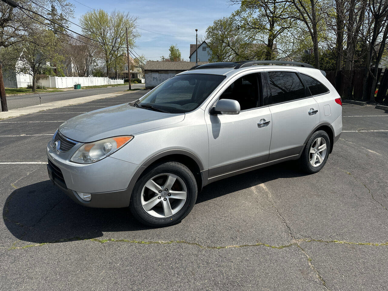 Used 2010 Hyundai Veracruz Limited w/ Navigation Pkg 3 image 1