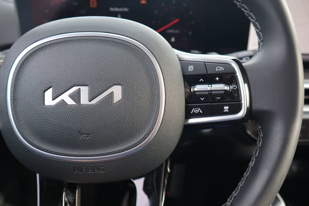 Used 2025 Kia Sorento SX image 23