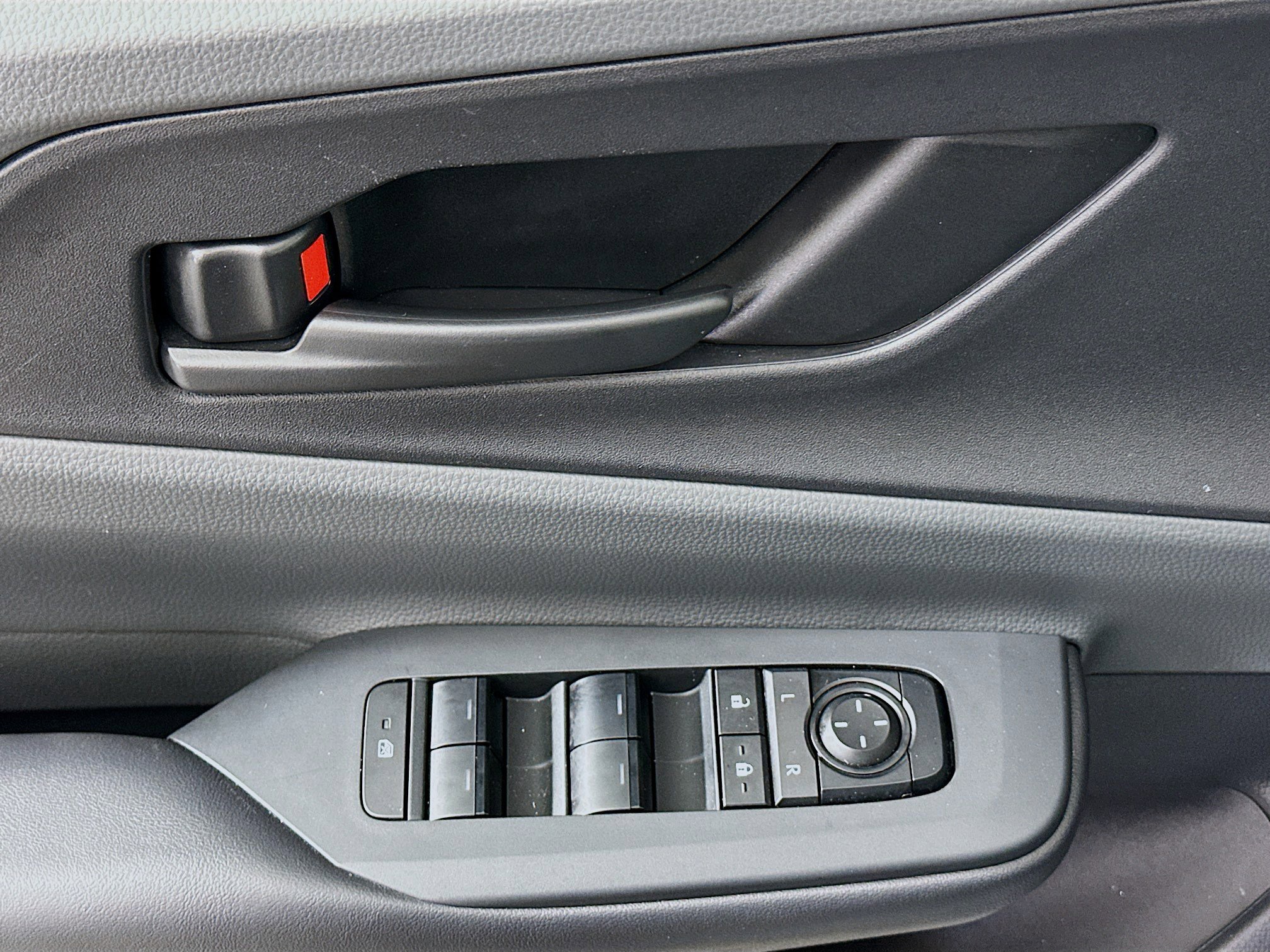 Used 2025 Toyota Prius LE image 15