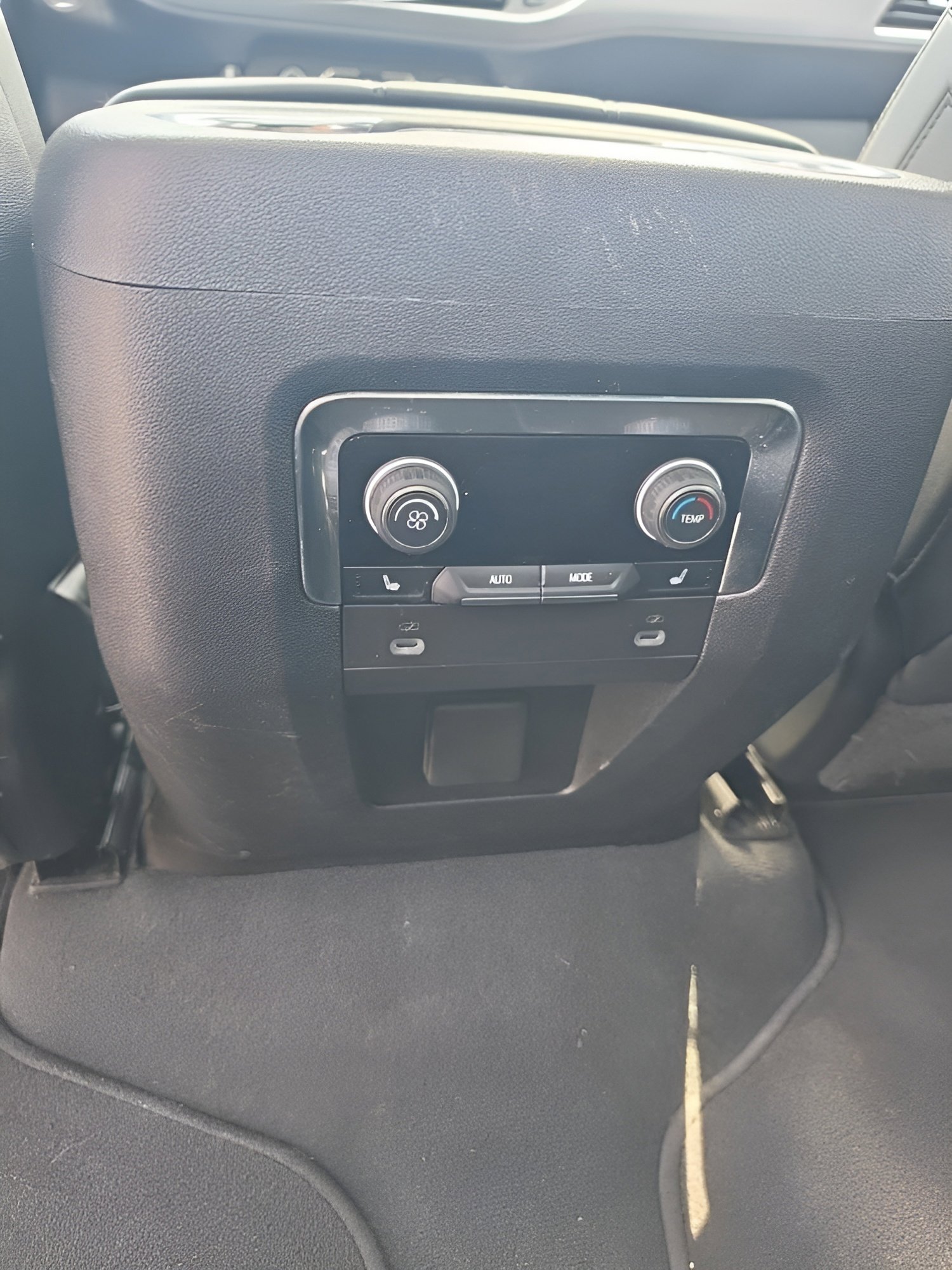 Used 2024 Chevrolet Tahoe Z71 w/ Luxury Package image 16