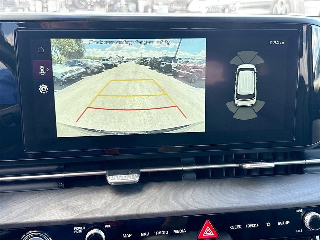 Used 2024 Kia Carnival EX image 15