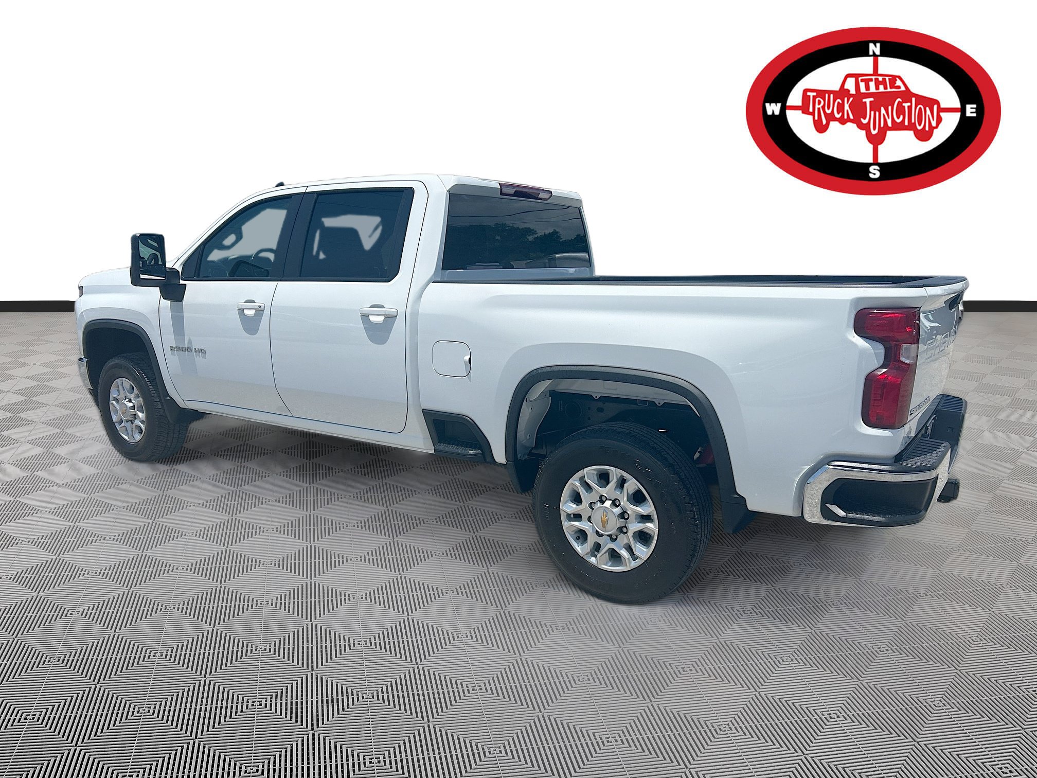 Used 2023 Chevrolet Silverado 2500 LT AWD/4WD image 5