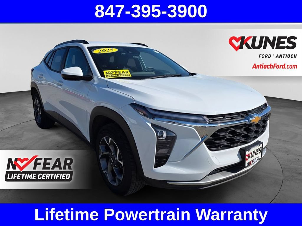Used 2025 Chevrolet Trax LT FWD image 1