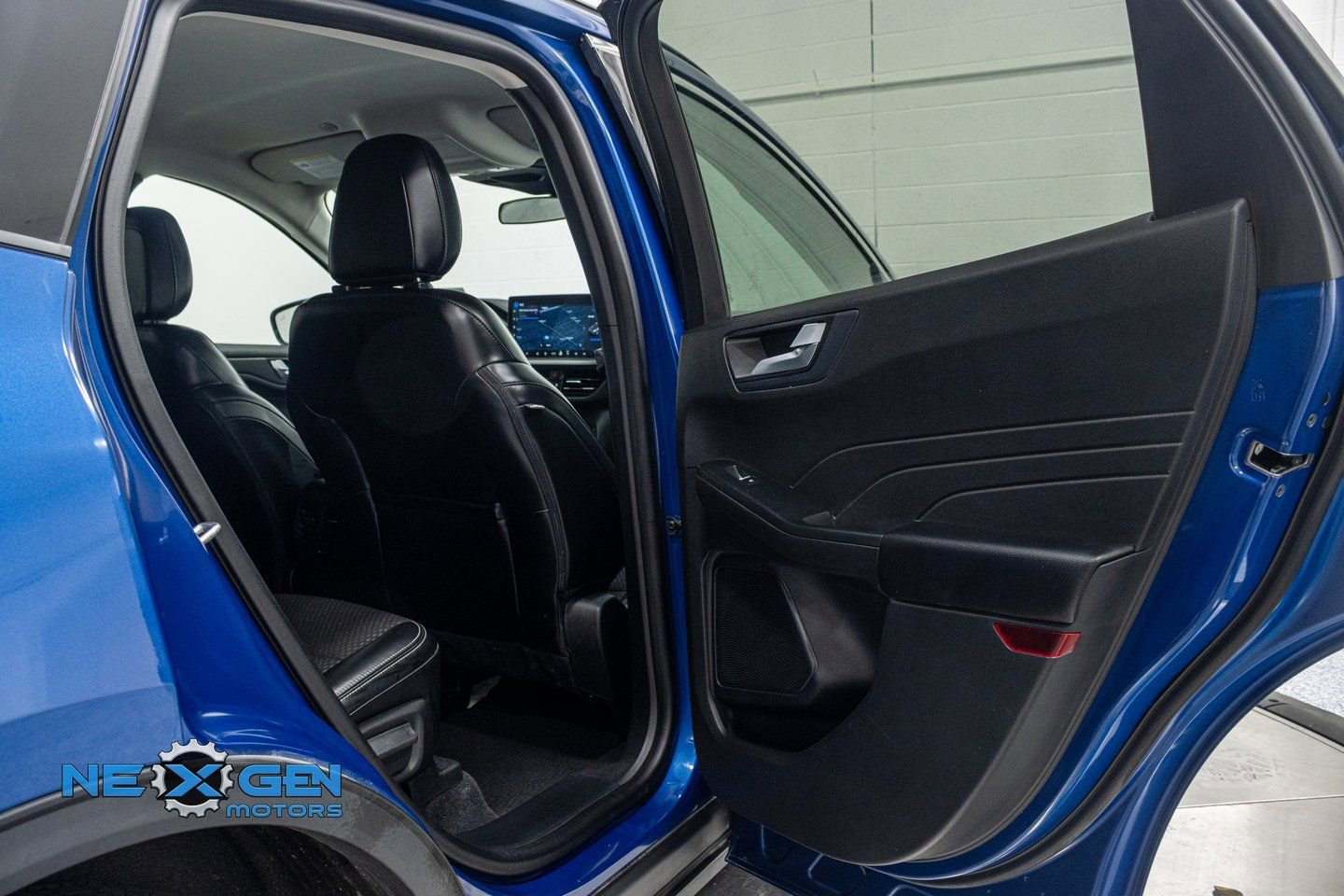 Used 2023 Ford Escape SE image 30