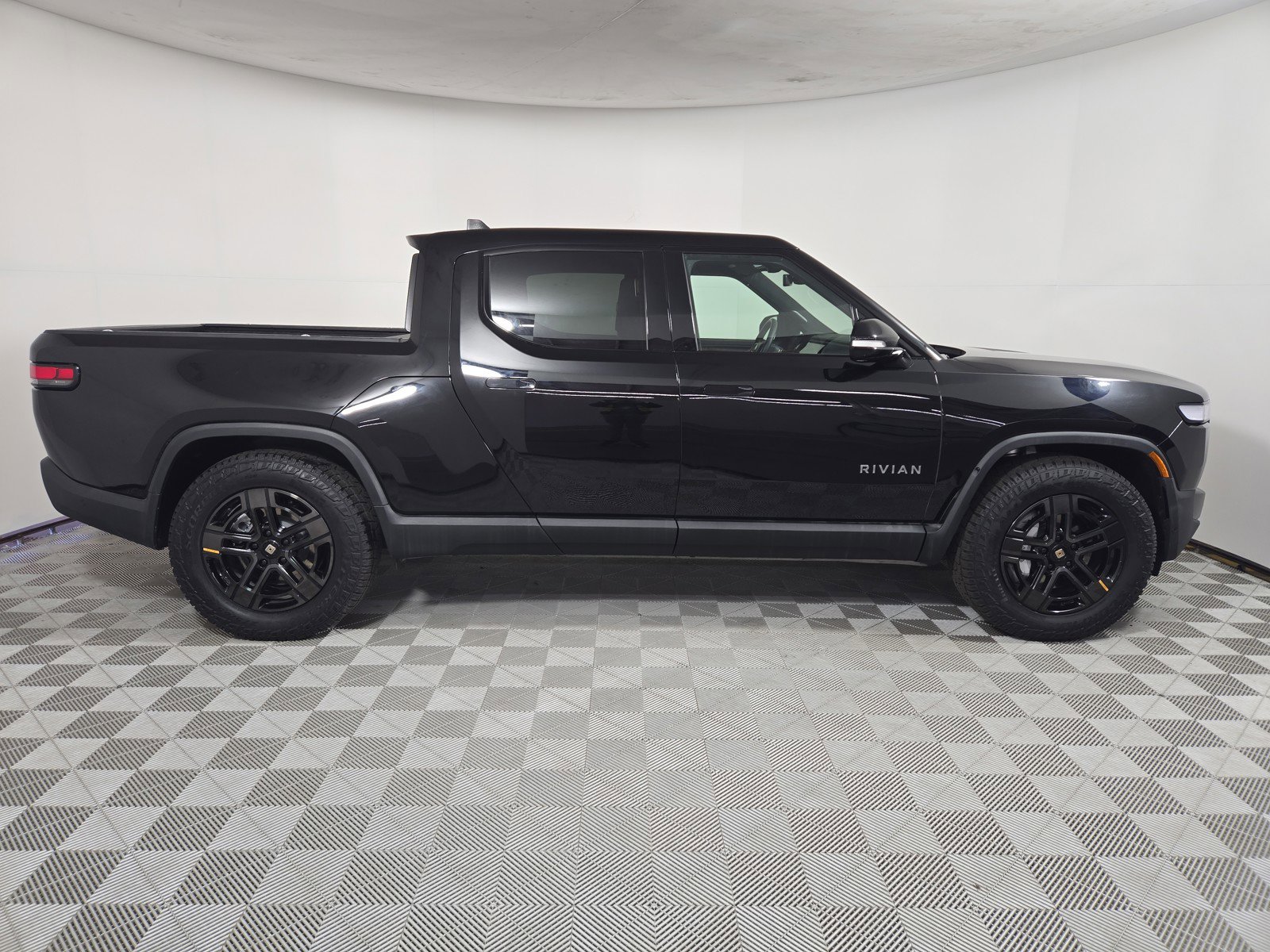 Used 2024 Rivian R1T Adventure image 6