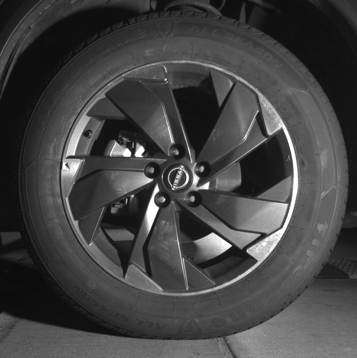 Used 2025 Nissan Rogue SV image 12