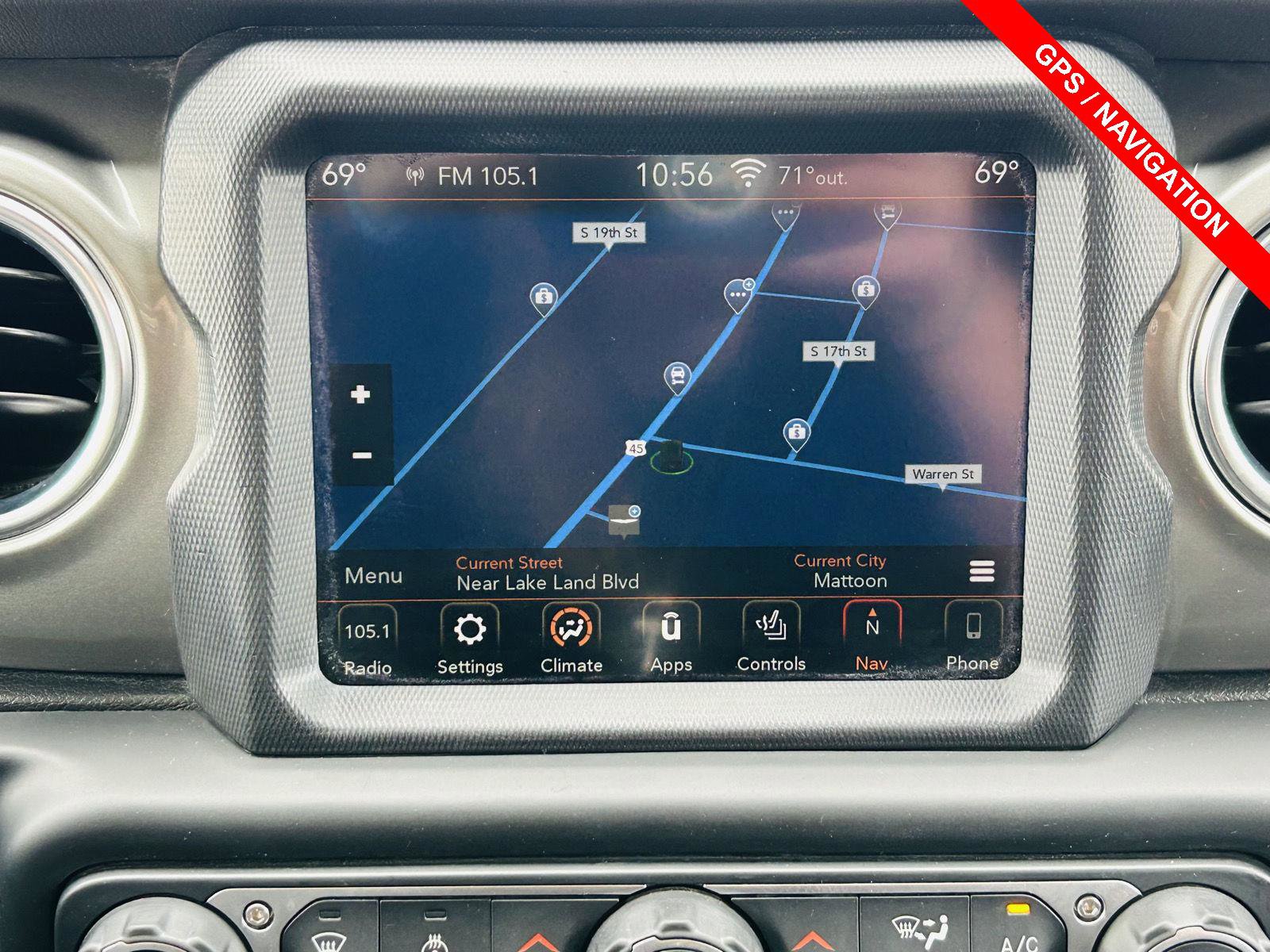 Used 2019 Jeep Wrangler Unlimited Sahara AWD/4WD image 4