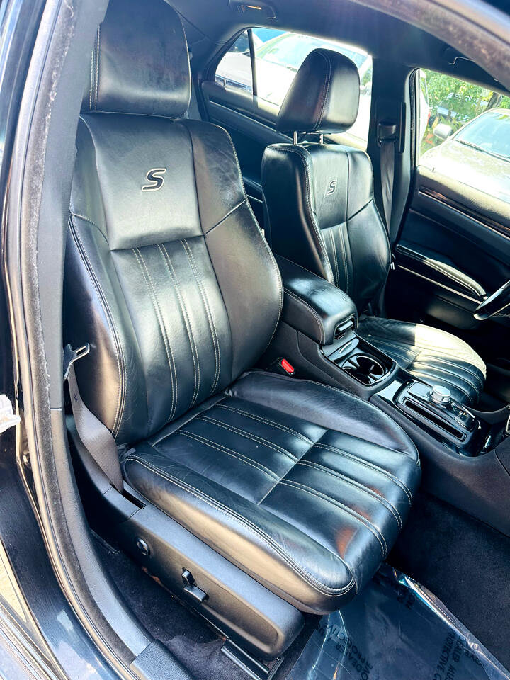 Used 2019 Chrysler 300 S image 37
