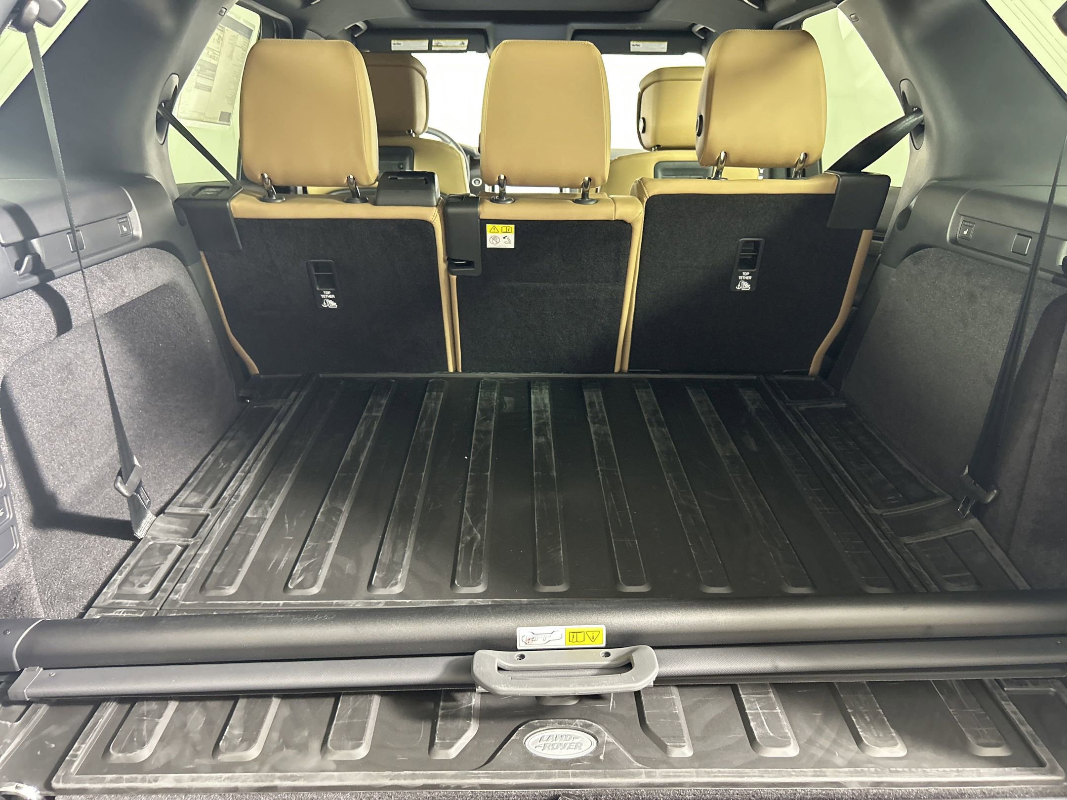 New 2025 Land Rover Discovery Dynamic SE image 25