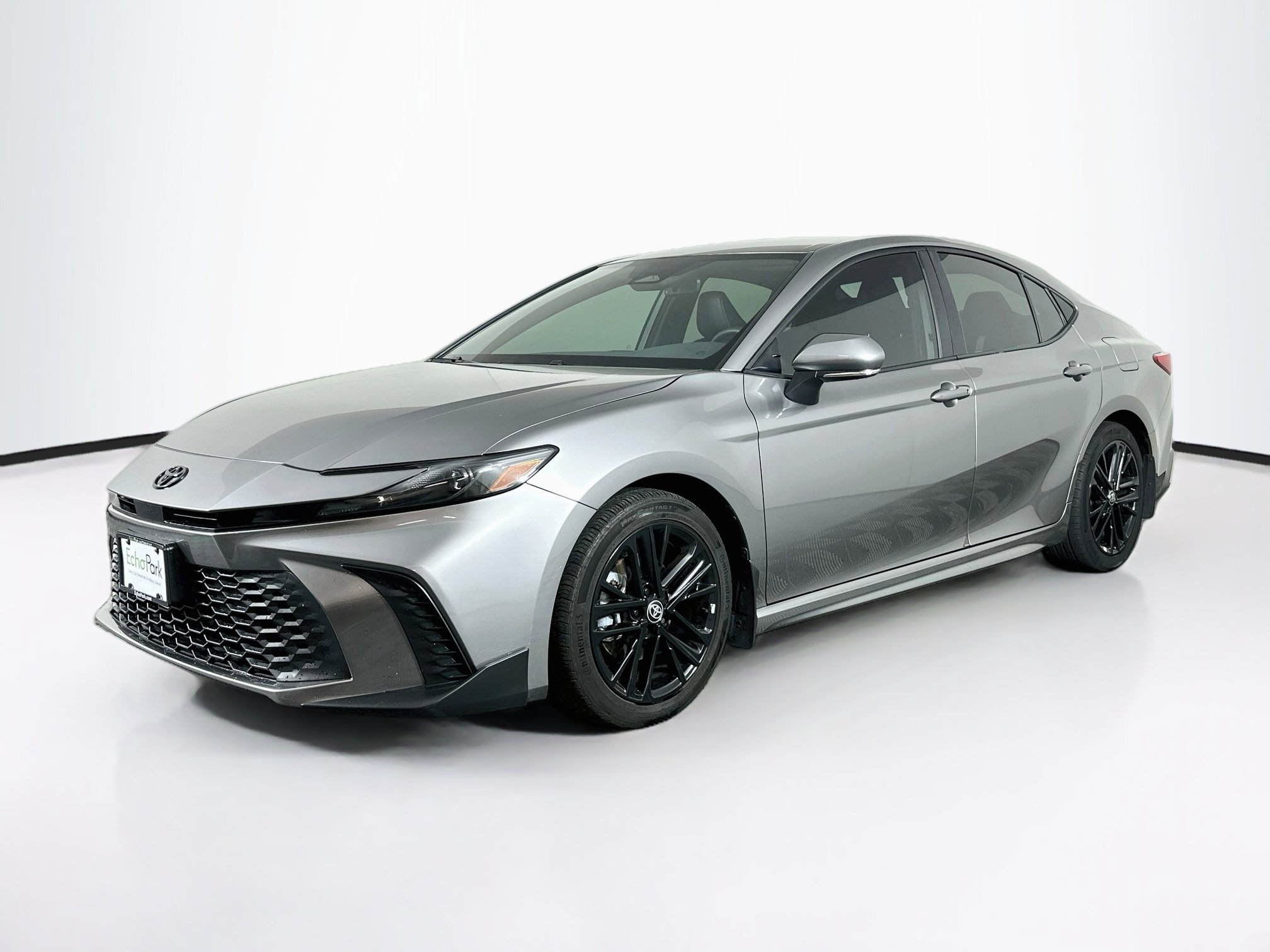 Used 2025 Toyota Camry SE w/ Convenience Package FWD image 3